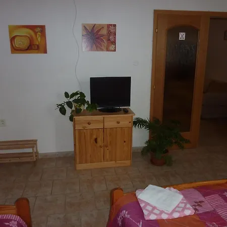 U Dvora