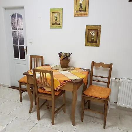 U Dvora
